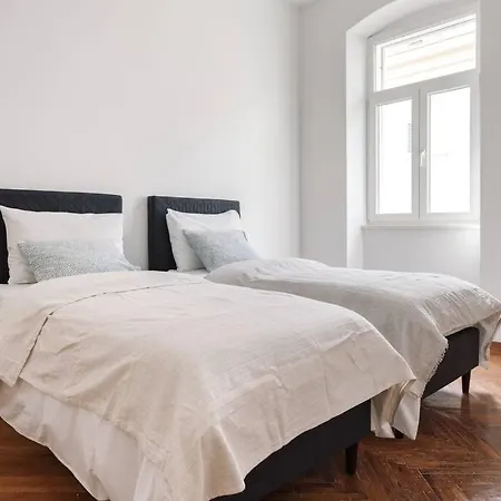 4-bedroom 1 Min From Bacvice Daire *