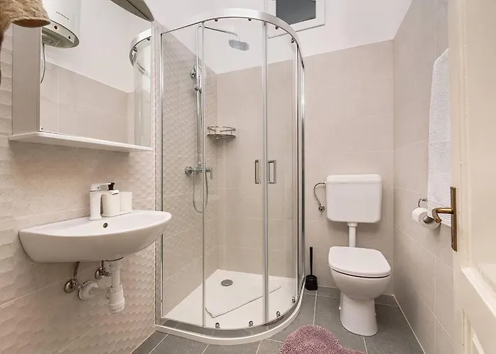 Daire 4-bedroom 1 Min From Bacvice