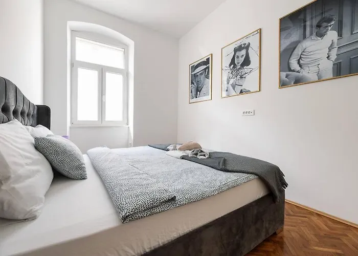 4-bedroom 1 Min From Bacvice Daire *