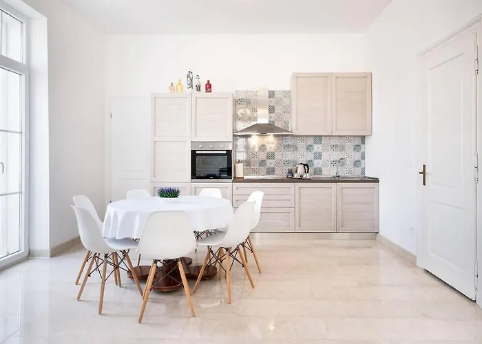 Daire 4-bedroom 1 Min From Bacvice Split