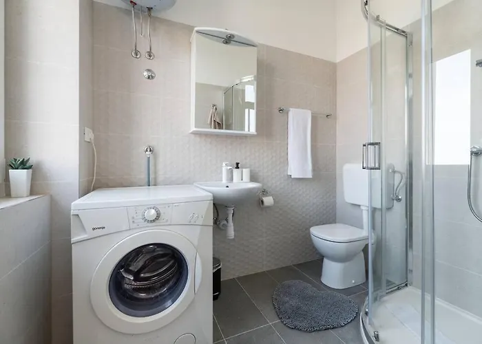 4-bedroom 1 Min From Bacvice Daire