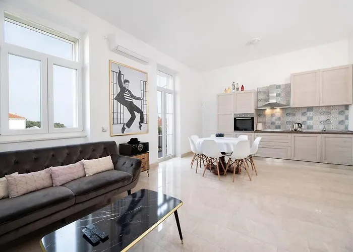 Daire 4-bedroom 1 Min From Bacvice Split