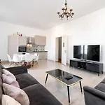 4-bedroom 1 Min From Bacvice Apartman