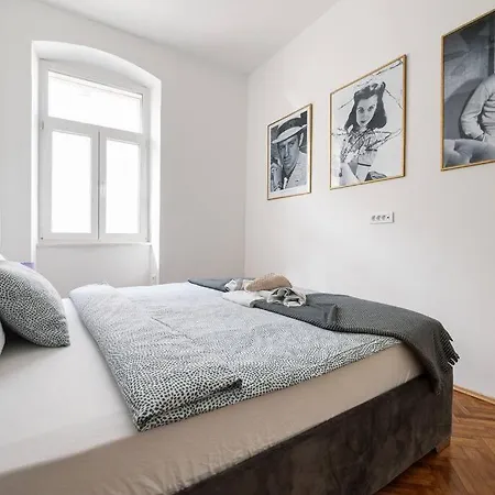 4-bedroom 1 Min From Bacvice Lejlighed *