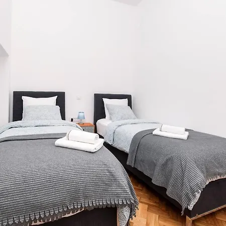 4-bedroom 1 Min From Bacvice Lejlighed *