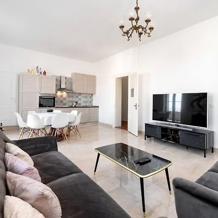 4-bedroom 1 Min From Bacvice Apartamento