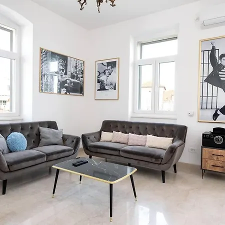 4-bedroom 1 Min From Bacvice スプリト