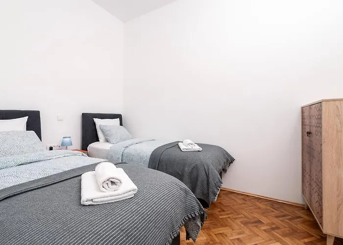 4-bedroom 1 Min From Bacvice スプリト