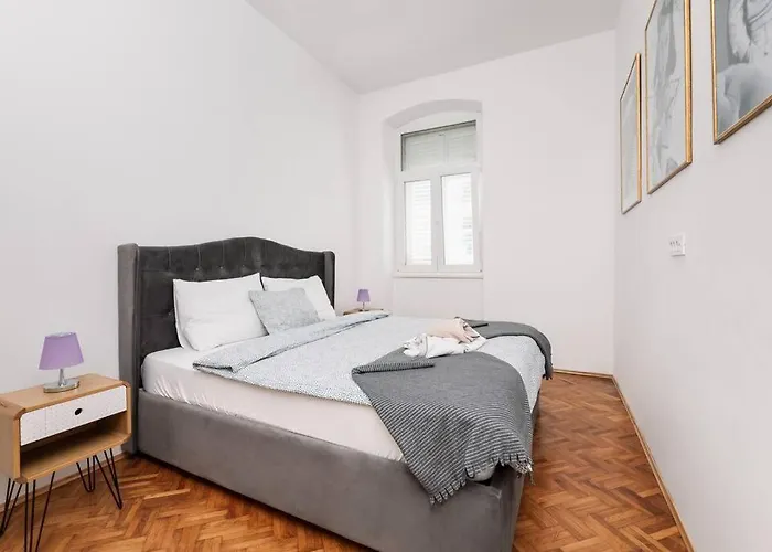 4-bedroom 1 Min From Bacvice スプリト