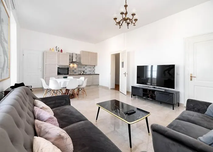 4-bedroom 1 Min From Bacvice アパート