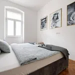 4-bedroom 1 Min From Bacvice Apartamento *