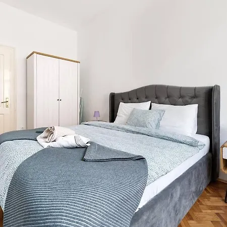 4-bedroom 1 Min From Bacvice Apartamento *